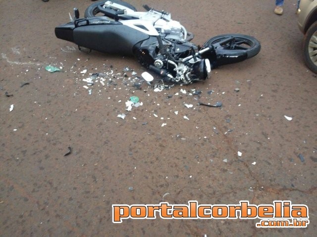 Acidente no Centro de Corbélia deixa motociclista ferido