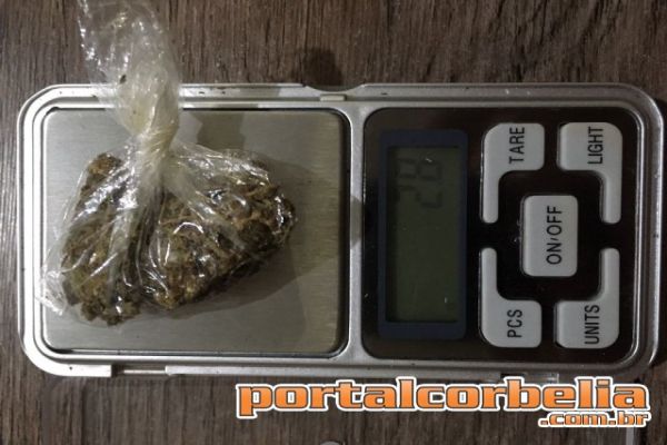 Jovem menor de idade é apreendida com maconha