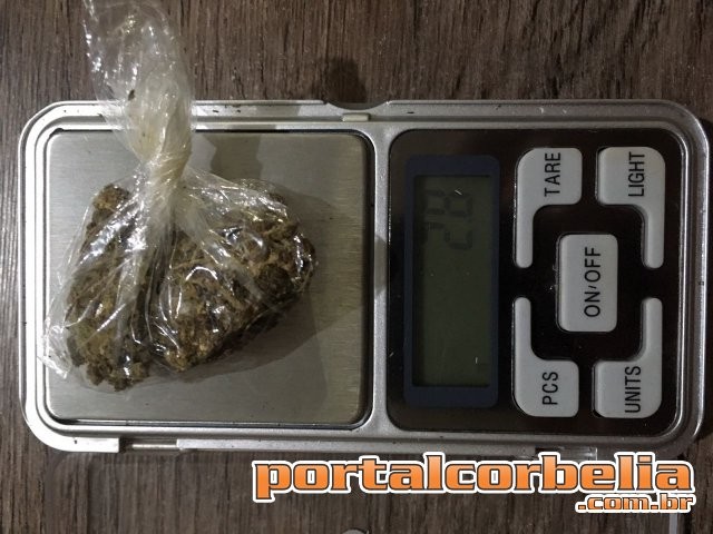 Jovem menor de idade é apreendida com maconha