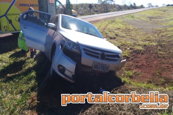 Gol perde controle e sai da pista na BR369 em Corbélia