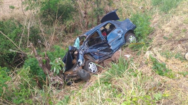 Colisão entre carro e caminhão deixa duas vítimas no trevo de acesso a Nova Aurora