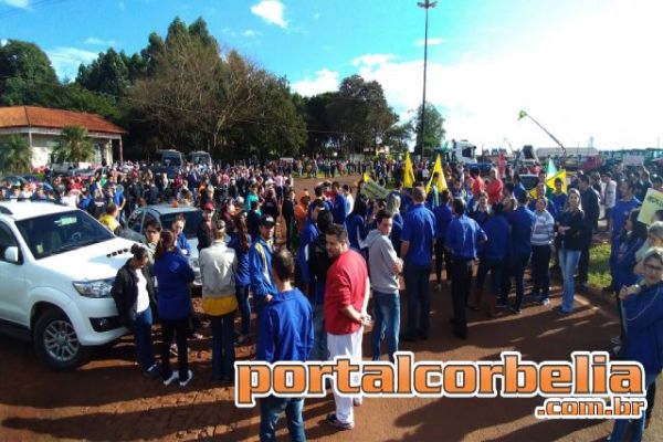 Comércio de Corbélia fecha em apoio à manifestação dos caminhoneiros