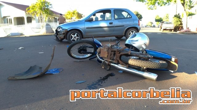 Colisão entre Corsa e moto na esquina da escola São José deixa homem ferido