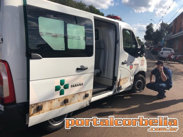 Ambulância do Município se envolve em acidente em Cascavel