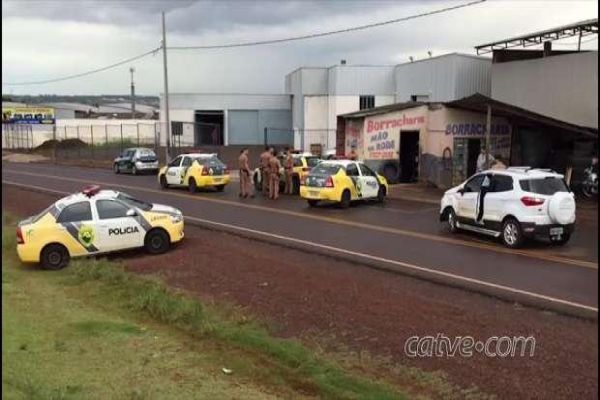 Bandidos trocam tiros com a polícia após roubo no Bairro Cataratas