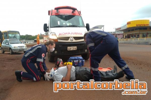 Moto e SW4 colidem em cruzamento no viaduto do Peroza