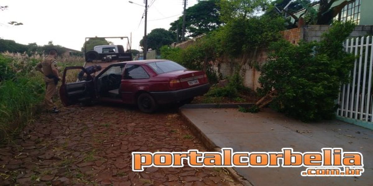 Veículo abandonado durante a madrugada é recolhido pela PM