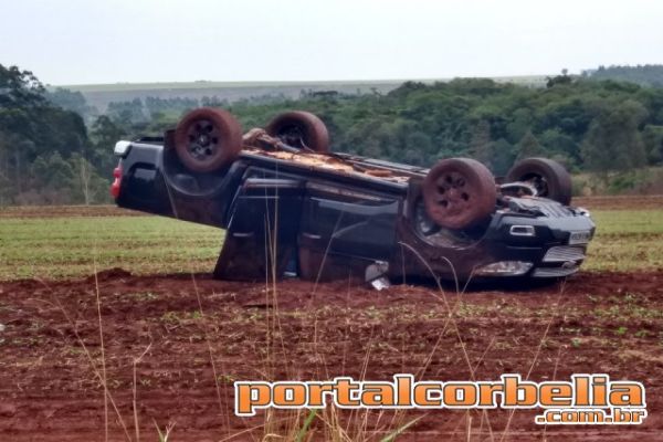 S10 perde o controle e capota na BR369 