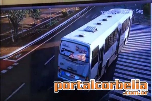 Imagens do momento do acidente envolvendo ônibus na tarde de ontem