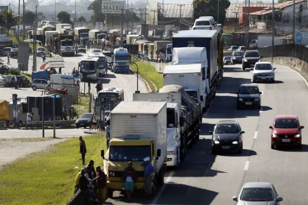 Caminhoneiros vão ter prioridade em campanha de vacinação contra gripe