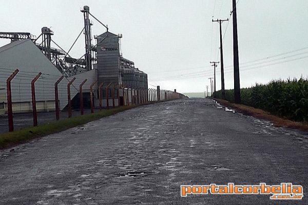 Prefeitura de Cafelândia fecha temporariamente estrada entre Central Santa Cruz e Jotaesse