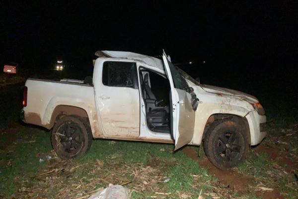 Caminhonete capota na BR-467 entre Cascavel e Sede Alvorada 