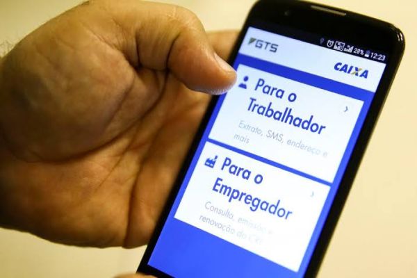 Auxílio emergencial foi pago ilegalmente a 10.648 servidores municipais do PR