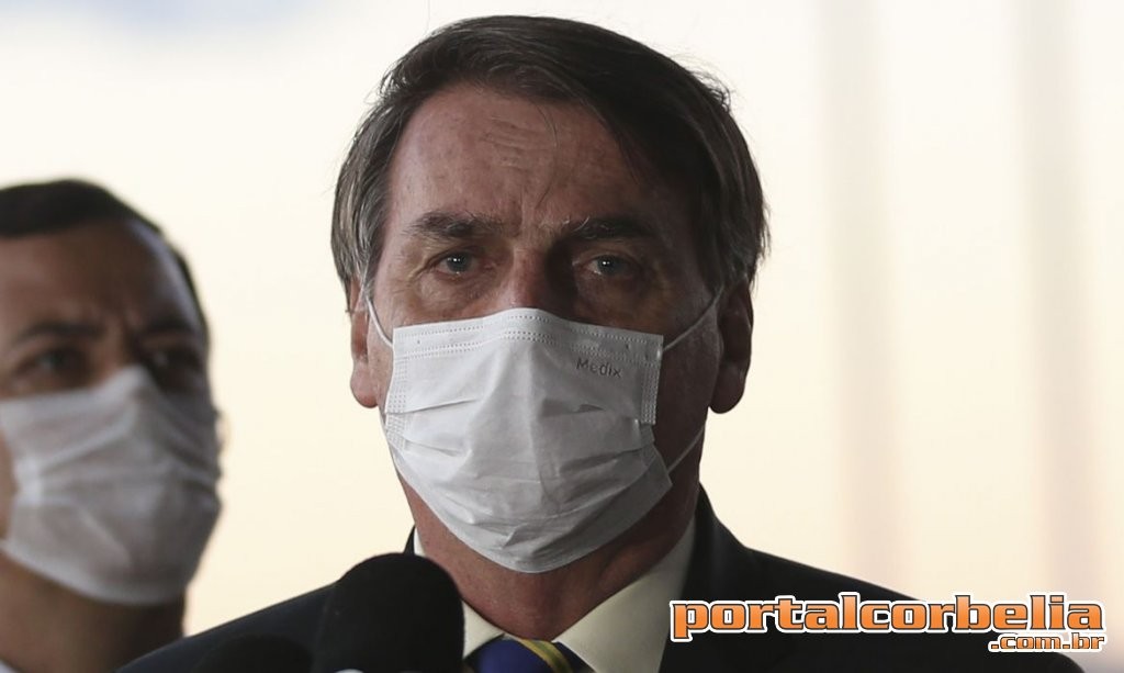 Bolsonaro sanciona lei que torna obrigatório o uso de máscara