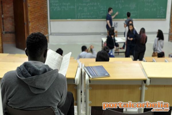 Estudantes com Fies podem suspender parcelas no BB a partir de hoje