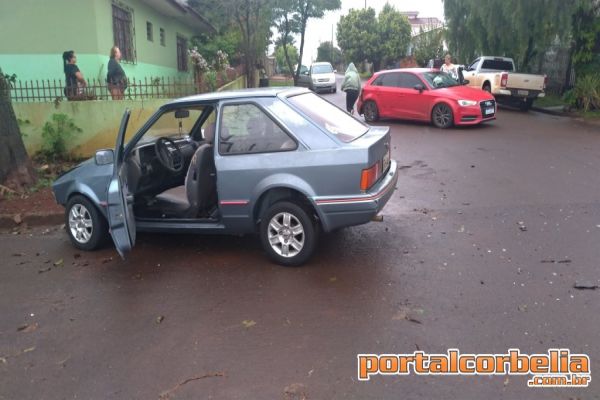 Colisão entre veículos é registrada na vila São José