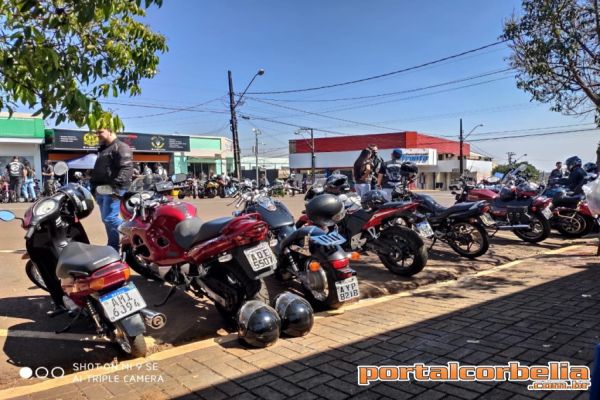 Reinauguração de loja recebe cerca de 500 motociclistas em Corbélia