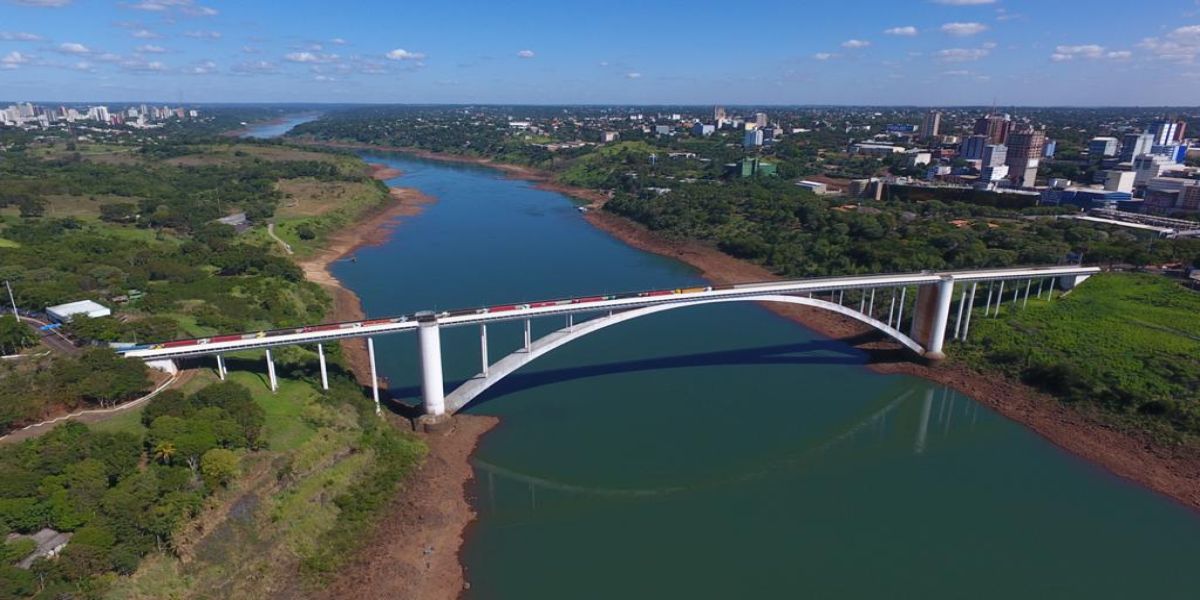 Brasil e Paraguai reabrem parcialmente suas fronteiras para comércio