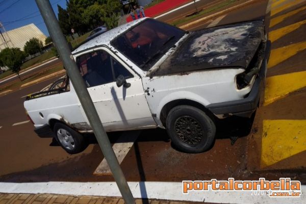 Defesa Civil combate incêndio em veículo na Avenida São Paulo