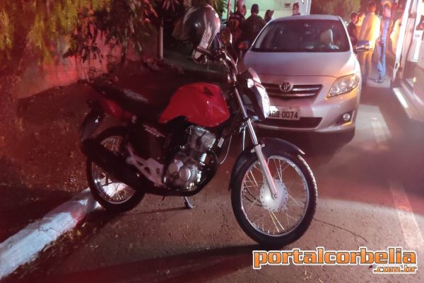 Homem fica ferido em colisão envolvendo carro e moto