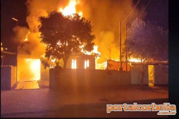 Incêndio de grandes proporções destrói 2 casas no Jardim Vera Lúcia
