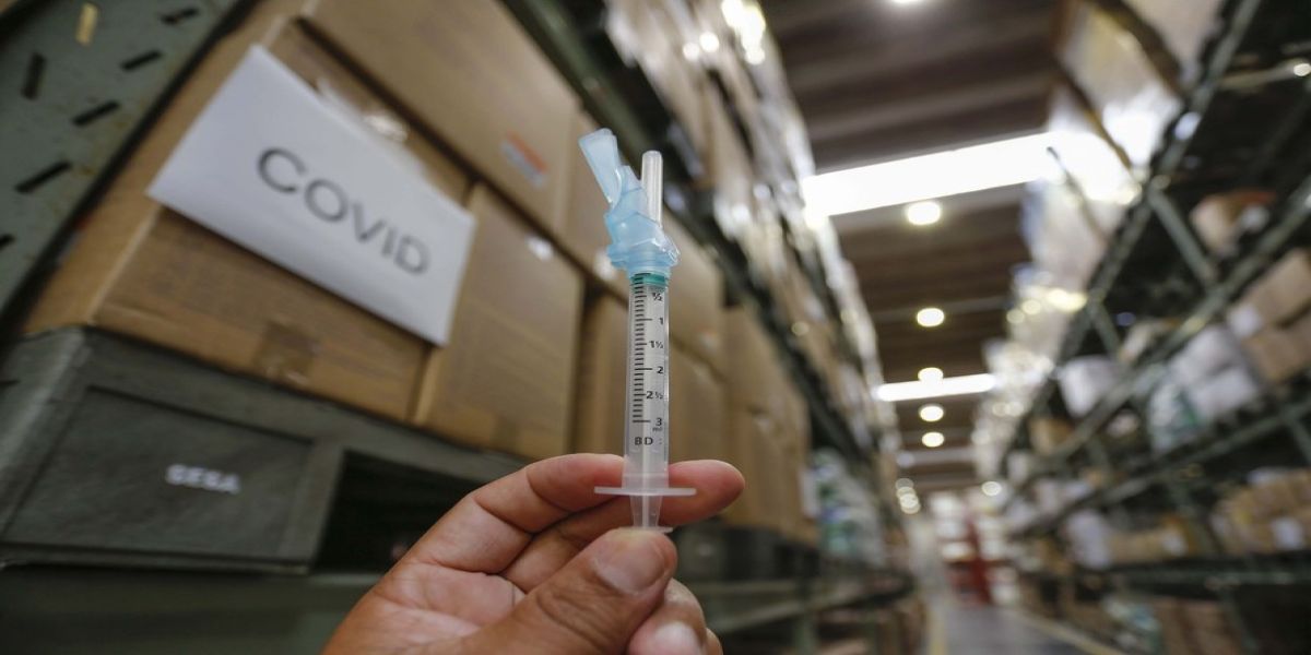 Meta do Paraná é vacinar 4 milhões de pessoas do grupo de risco até maio