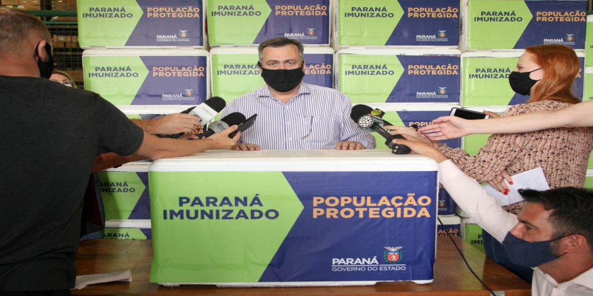 Paraná recebe 102.500 doses da vacina AstraZeneca e já inicia distribuição