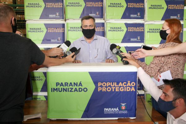 Paraná recebe 102.500 doses da vacina AstraZeneca e já inicia distribuição