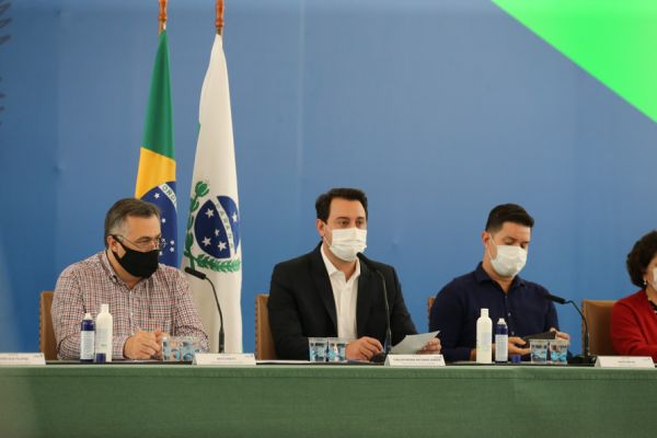 Governo decreta fechamento de atividades não essenciais para conter a Covid-19