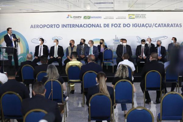 Aeroporto de Foz do Iguaçu ganha a maior pista de pousos e decolagens do Sul