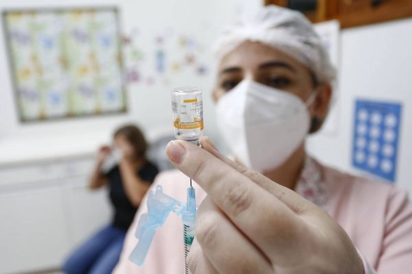 Paraná ultrapassa 20% da população vacinada com a primeira dose contra a Covid-19