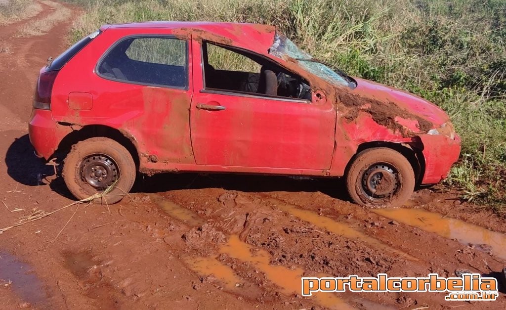 Palio capota ao desviar de outro veículo na Br369