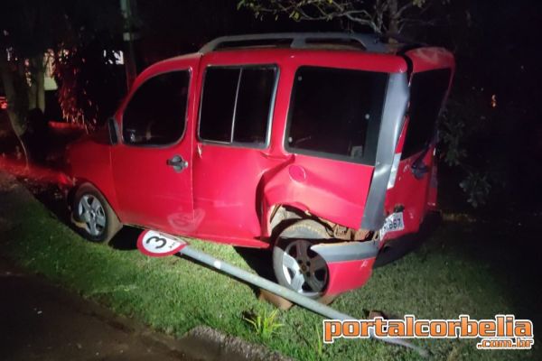 Focus atinge veículo estacionado na rua Tipuana