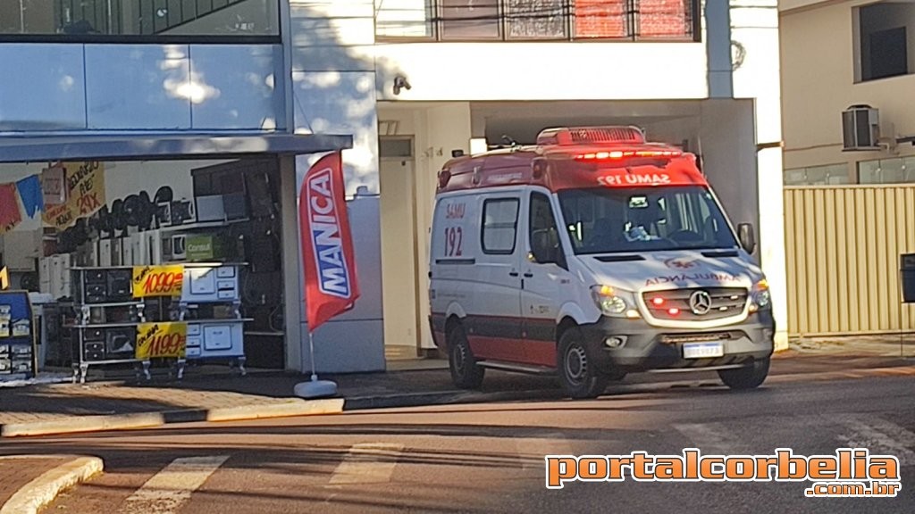 SAMU presta atendimento a pessoa idosa que sofreu queda em apartamento