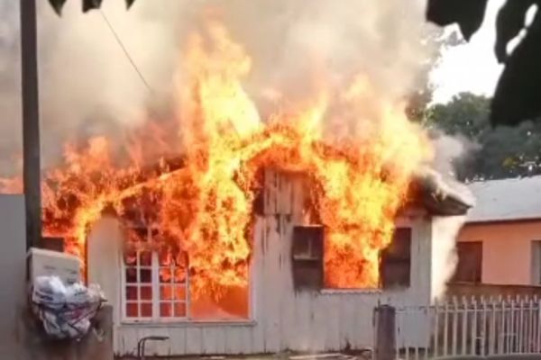 Família de Cafelândia perde tudo após incêndio na residência; ela precisa de doação