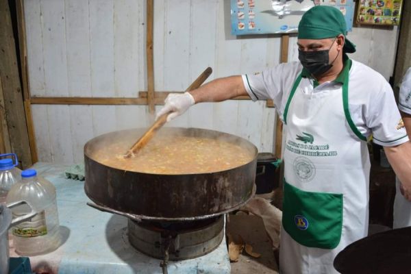 Amigos do Jacaré distribuem sopão solidário para famílias carentes de Corbélia