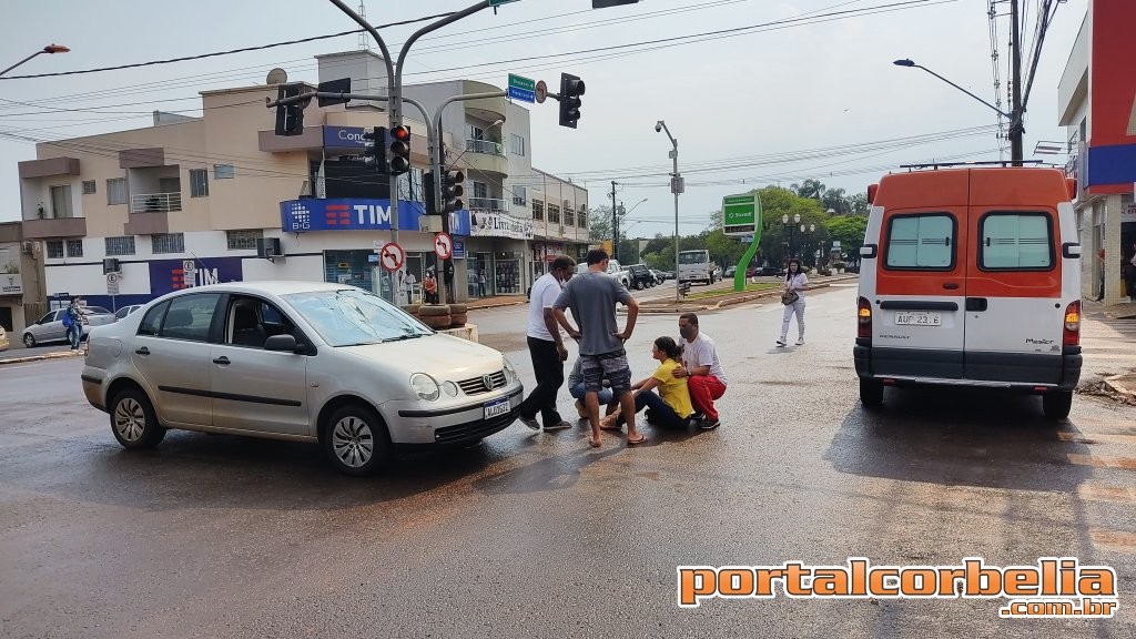 Mulher é atropelada em cruzamento na rua Hortênsia