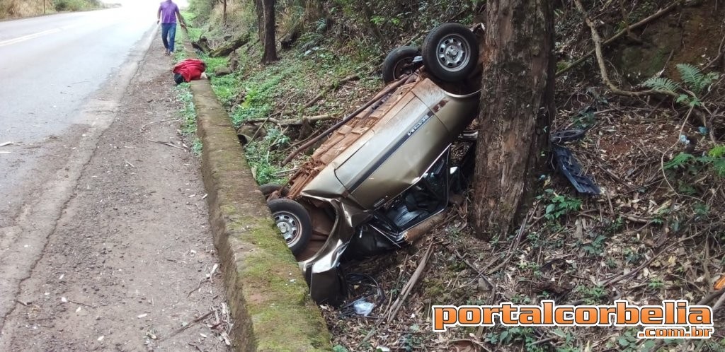 Capotamento é registrado na PR574 entre Penha e Cafelândia