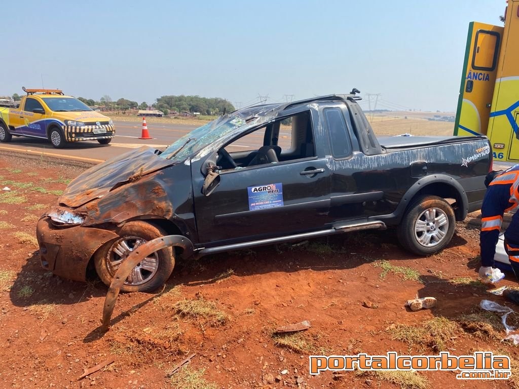 Condutora fica em estado grave após capotar Strada na BR369 na Penha