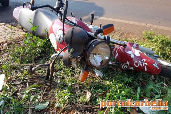 Duas pessoas ficam feridas em colisão entre moto e caminhonete