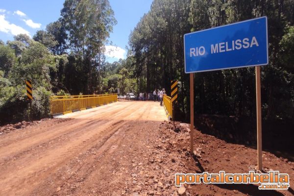 Prefeitos de Corbélia e Cascavel fazem entrega da ponte do Rio Melissa