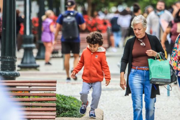 Após novo decreto, Saúde atualiza resolução sobre uso de máscaras