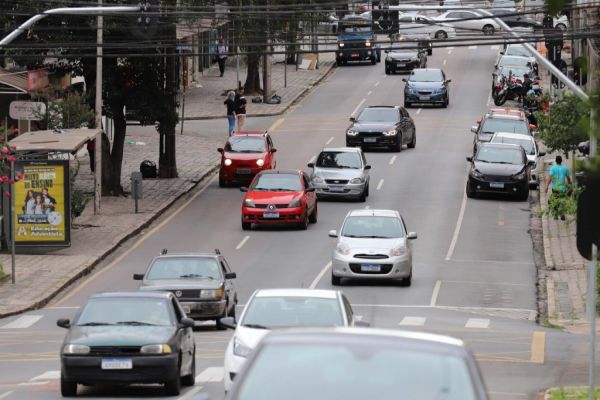 2,6 milhões de paranaenses estão com IPVA em dia; quitação com cartão de crédito é nova opção