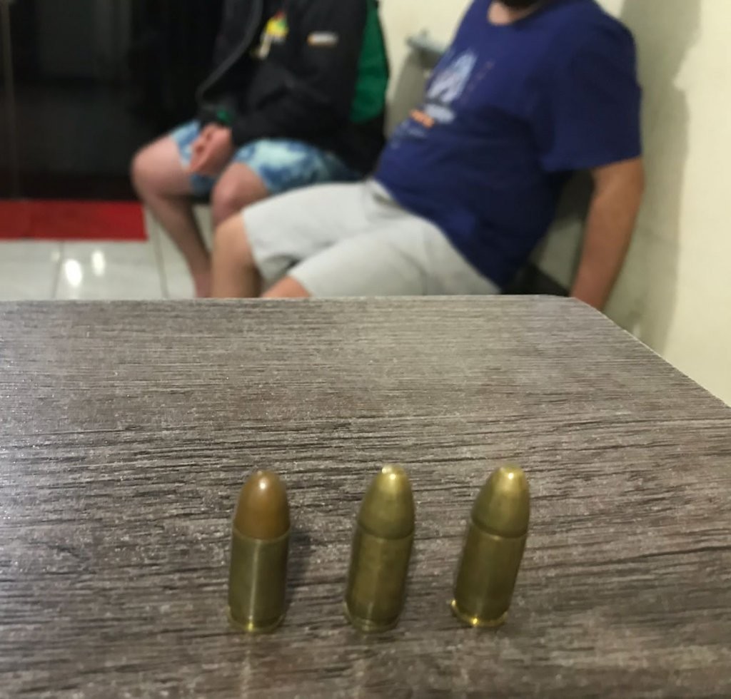 Durante abordagem, Rotam encontra munições de 9mm com homem em bar