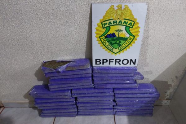 BPFRON apreende drogas em ônibus na cidade de Corbélia-PR