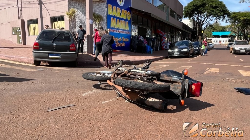 Colisão envolvendo carro e moto é registrada na Avenida São Paulo em Corbélia