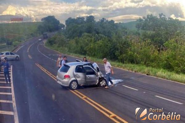 Mulher de 30 anos morre após colisão frontal na BR-369 entre Nova Aurora e Corbélia