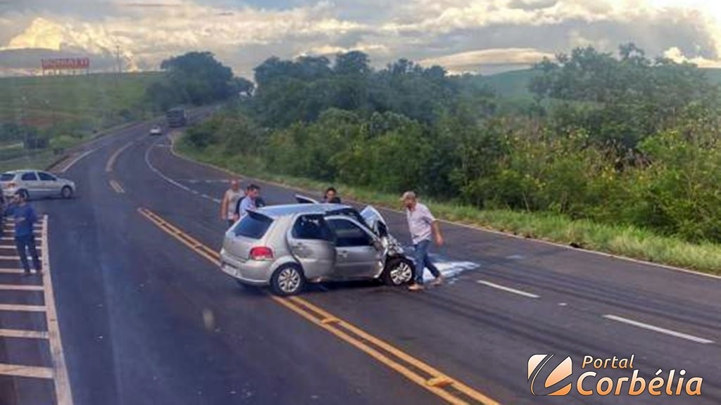 Mulher de 30 anos morre após colisão frontal na BR-369 entre Nova Aurora e Corbélia