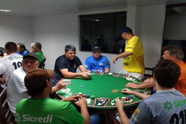 Roberto Aoki, Genésio Lira e Jafer Rossi colocam Amâncio Moro e Academia Estação do Corpo em 1º lugar do poker nos Jocorb's