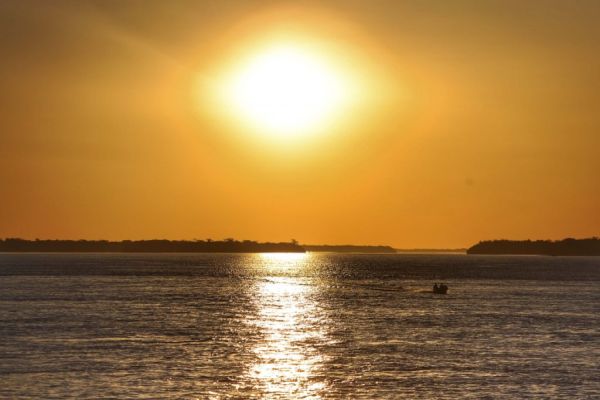 Verão terá dias muito quentes, máximas acima de 30°C e chuvas intensas no Paraná